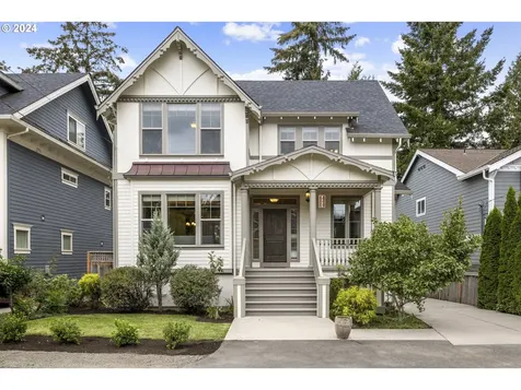 8235 SW 47th Avenue Portland OR 97219