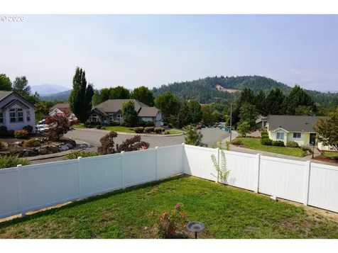 212 Wagon Wheel Drive Grants Pass OR 97527