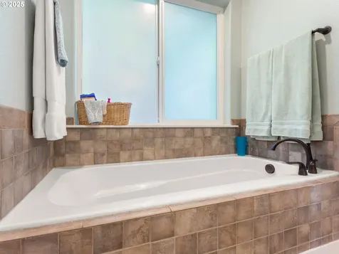 943 W Y Street Washougal WA 98671