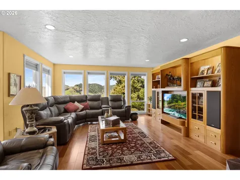 1791 Scotts Valley Road Yoncalla OR 97499