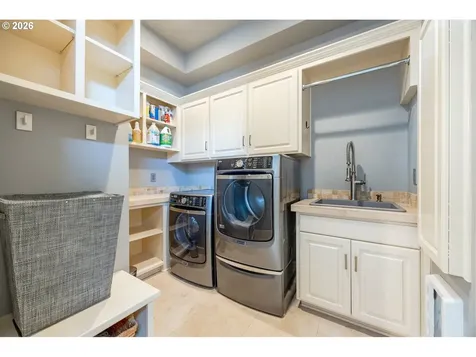 2073 Lake Wind Drive Eugene OR 97408