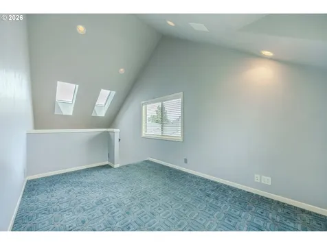 2073 Lake Wind Drive Eugene OR 97408