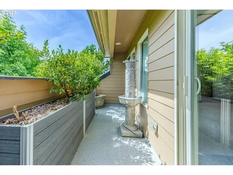 2073 Lake Wind Drive Eugene OR 97408