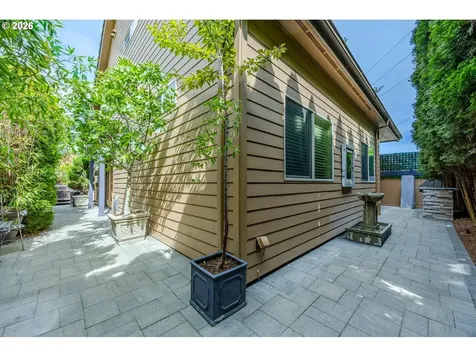 2073 Lake Wind Drive Eugene OR 97408