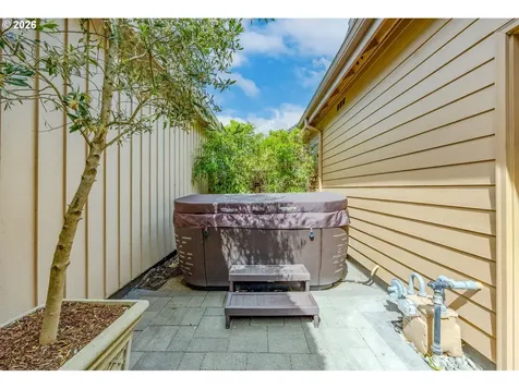2073 Lake Wind Drive Eugene OR 97408