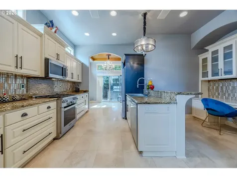 2073 Lake Wind Drive Eugene OR 97408