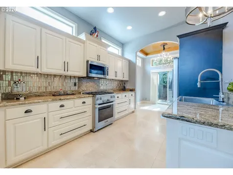 2073 Lake Wind Drive Eugene OR 97408