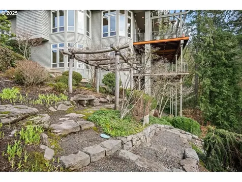6260 SW Sheridan Street Portland OR 97225