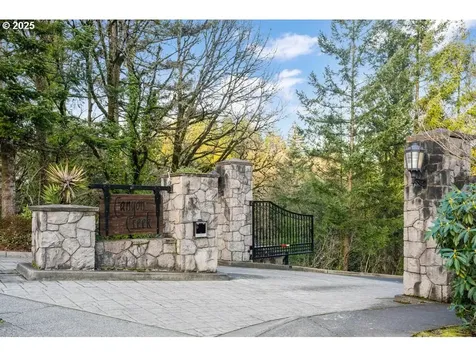 6260 SW Sheridan Street Portland OR 97225