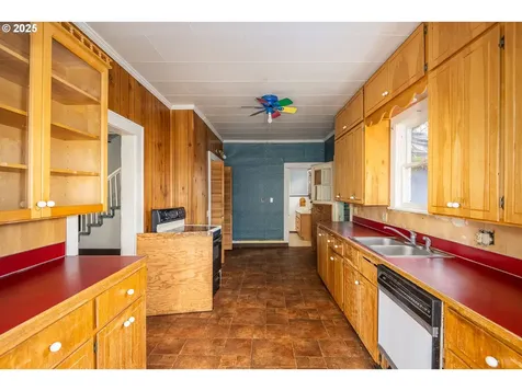 628 Birch Avenue Cottage Grove OR 97424