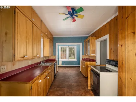 628 Birch Avenue Cottage Grove OR 97424