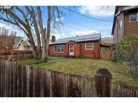 217 2ND Street Klickitat WA 98628