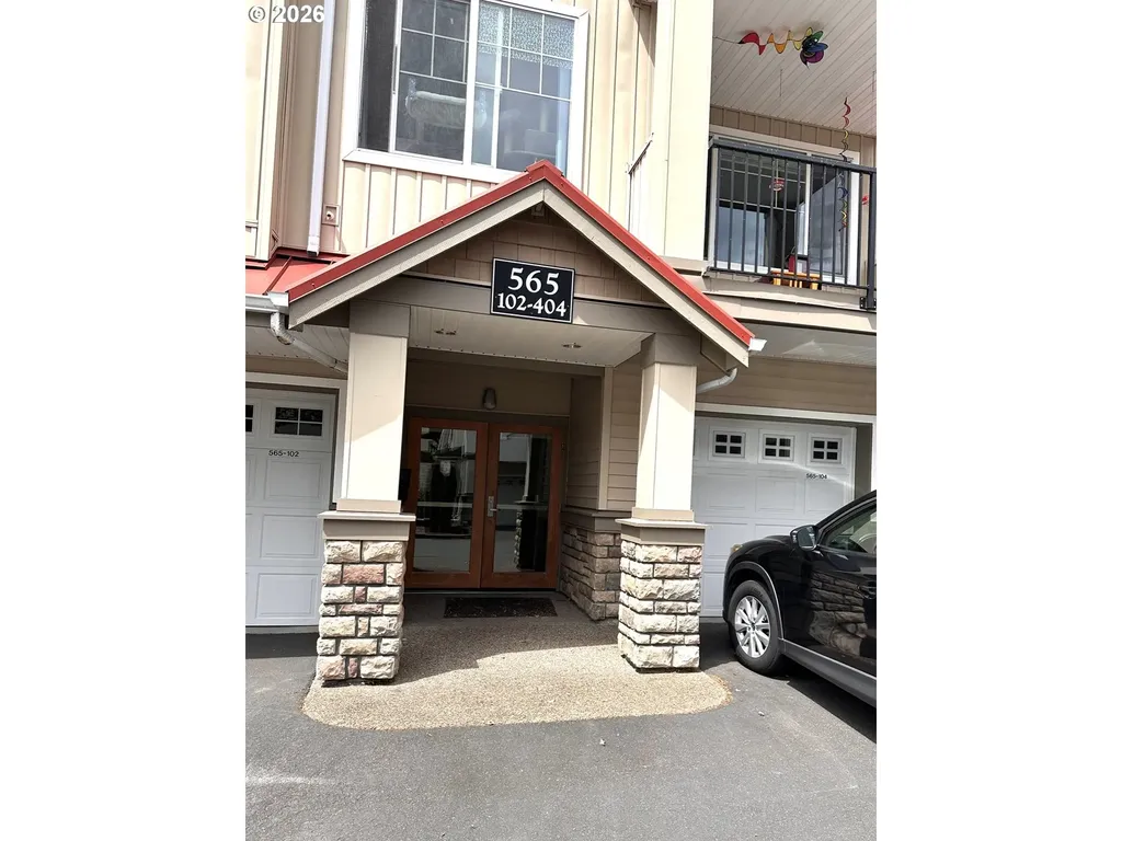 565 NW Lost Springs Terrace Portland OR 97229