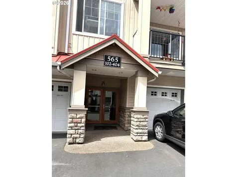 565 NW Lost Springs Terrace Portland OR 97229