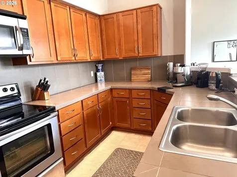 565 NW Lost Springs Terrace Portland OR 97229