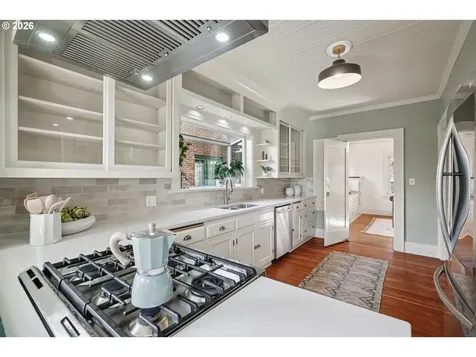5216 NE Cleveland Avenue Portland OR 97211