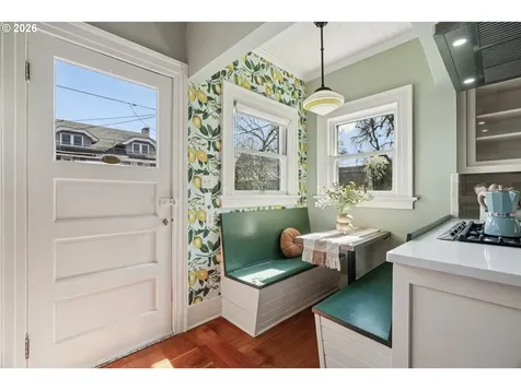 5216 NE Cleveland Avenue Portland OR 97211