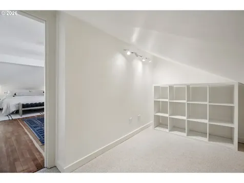 5216 NE Cleveland Avenue Portland OR 97211