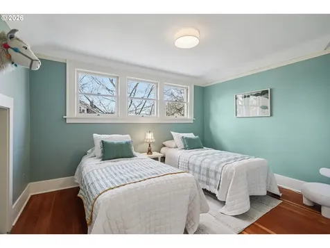 5216 NE Cleveland Avenue Portland OR 97211