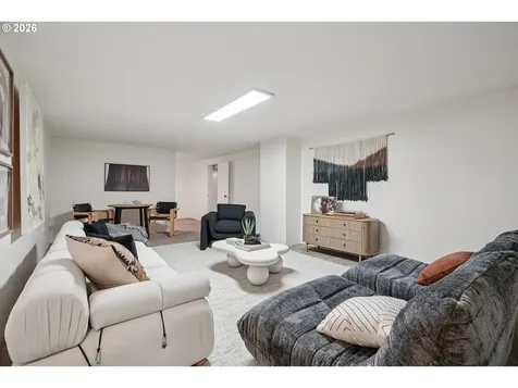 5216 NE Cleveland Avenue Portland OR 97211