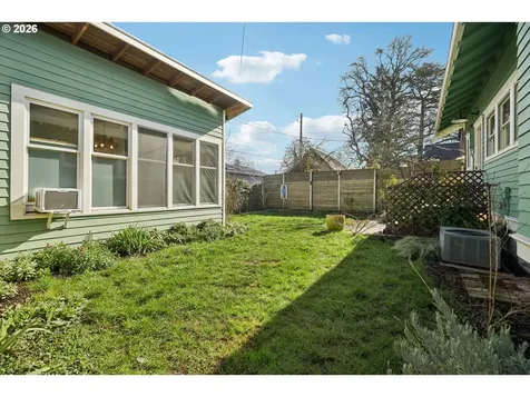 5216 NE Cleveland Avenue Portland OR 97211