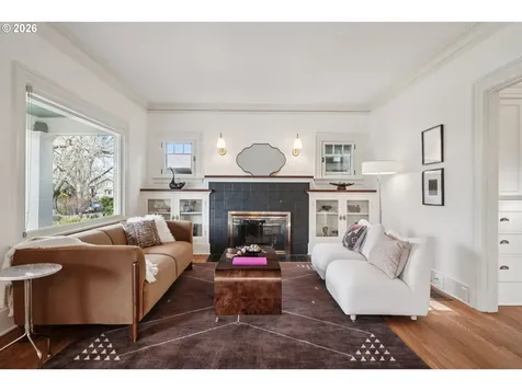 5216 NE Cleveland Avenue Portland OR 97211