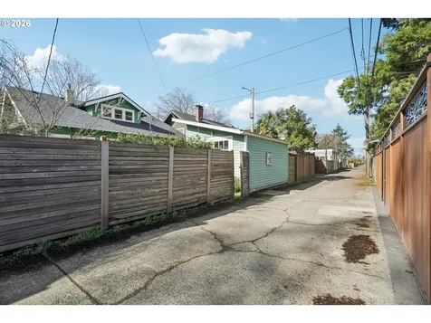 5216 NE Cleveland Avenue Portland OR 97211