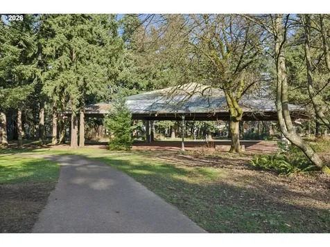 5216 NE Cleveland Avenue Portland OR 97211