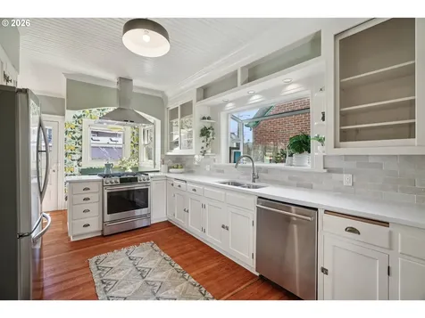 5216 NE Cleveland Avenue Portland OR 97211