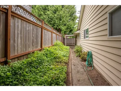 2733 SW Troy Street Portland OR 97219