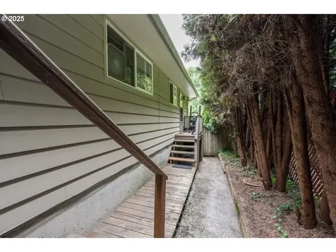 2733 SW Troy Street Portland OR 97219