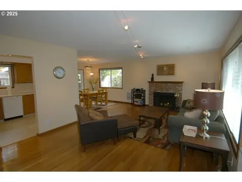 2733 SW Troy Street Portland OR 97219
