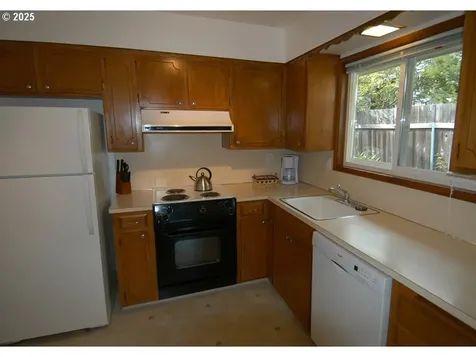 2733 SW Troy Street Portland OR 97219