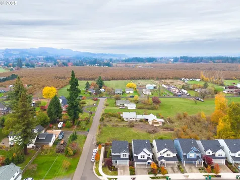 1801 N Daniel Drive Newberg OR 97132