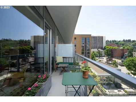 1221 SW 10th Avenue Portland OR 97205