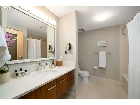 1221 SW 10th Avenue Portland OR 97205