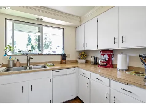 4635 Daisy Street Springfield OR 97478