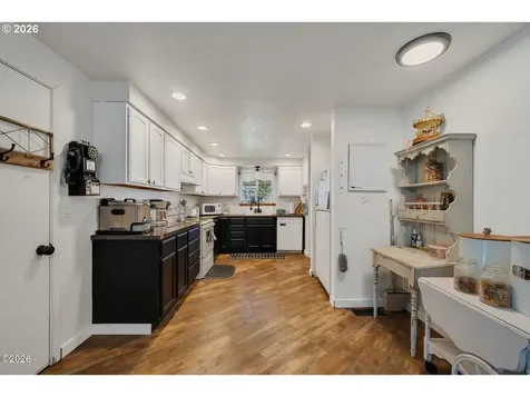 1202 N 1st Avenue Rockaway Beach OR 97136