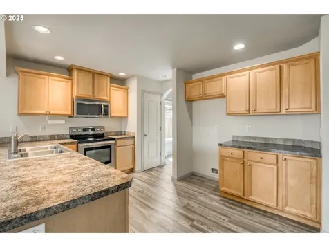 2469 Dorsey Drive Hubbard OR 97032