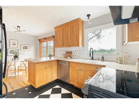 8609 SW 61st Avenue Portland OR 97219