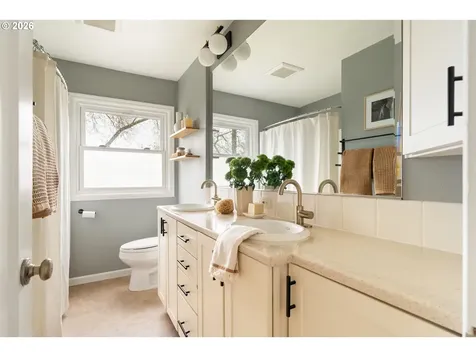 8609 SW 61st Avenue Portland OR 97219