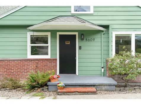8609 SW 61st Avenue Portland OR 97219