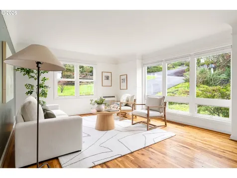 8609 SW 61st Avenue Portland OR 97219