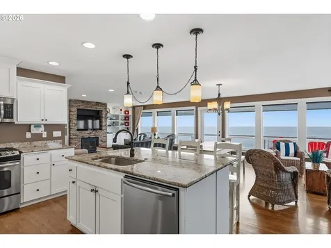 1233 SW Coast Avenue Lincoln City OR 97367
