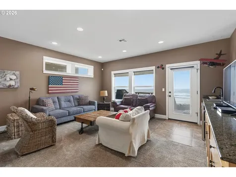 1233 SW Coast Avenue Lincoln City OR 97367