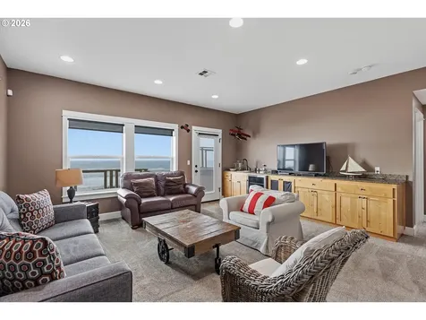 1233 SW Coast Avenue Lincoln City OR 97367