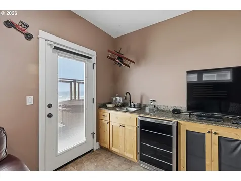 1233 SW Coast Avenue Lincoln City OR 97367
