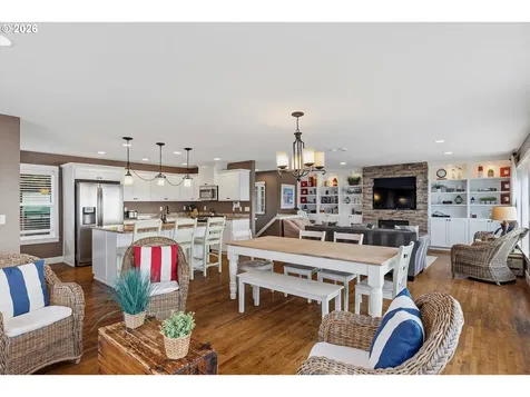 1233 SW Coast Avenue Lincoln City OR 97367