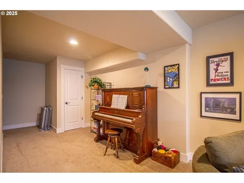 16894 SW Snowdale Street Beaverton OR 97007