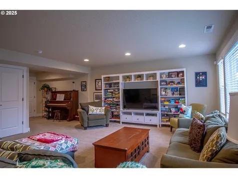 16894 SW Snowdale Street Beaverton OR 97007